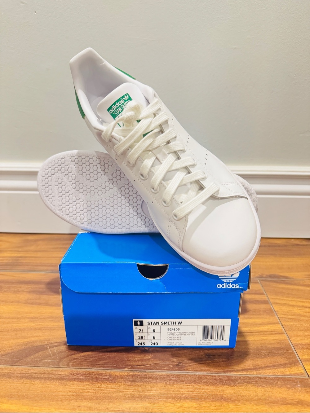 ADIDAS STAN SMITH 7.5 US WOMENS